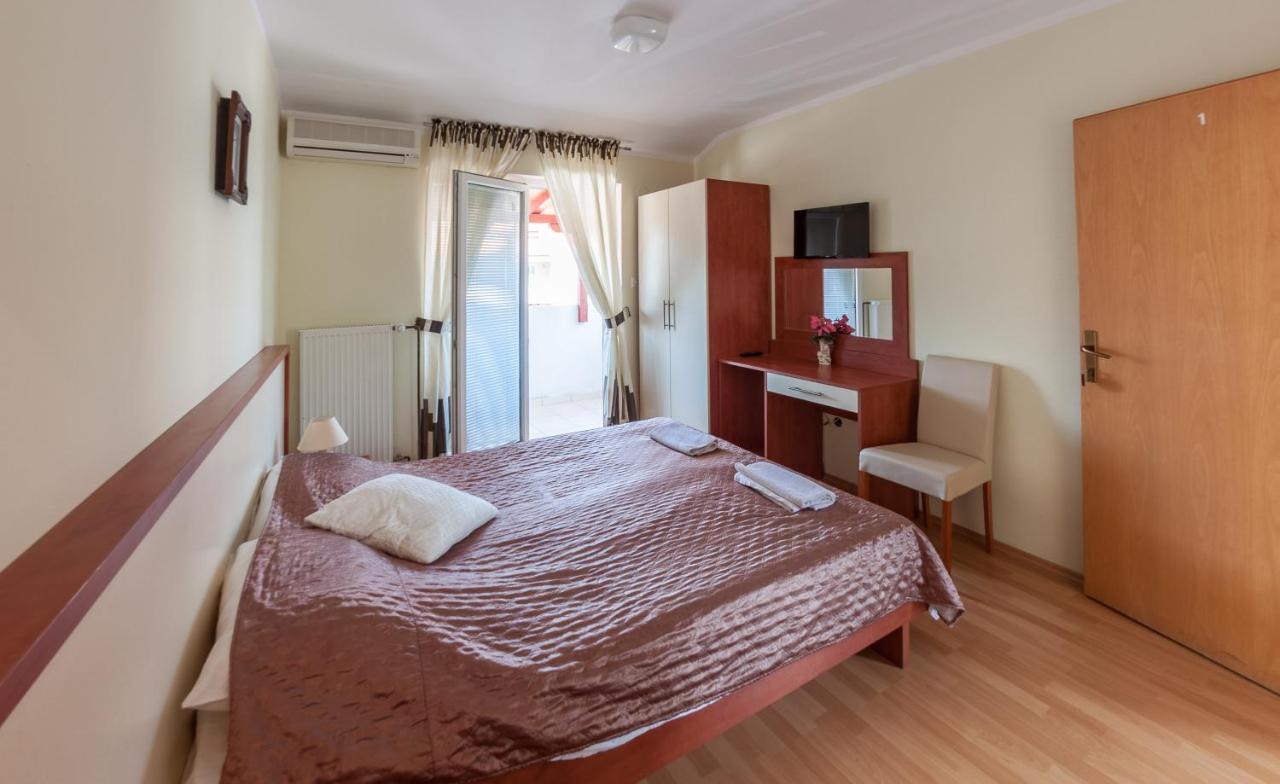 Pag Marina Rooms & Apartment Dış mekan fotoğraf
